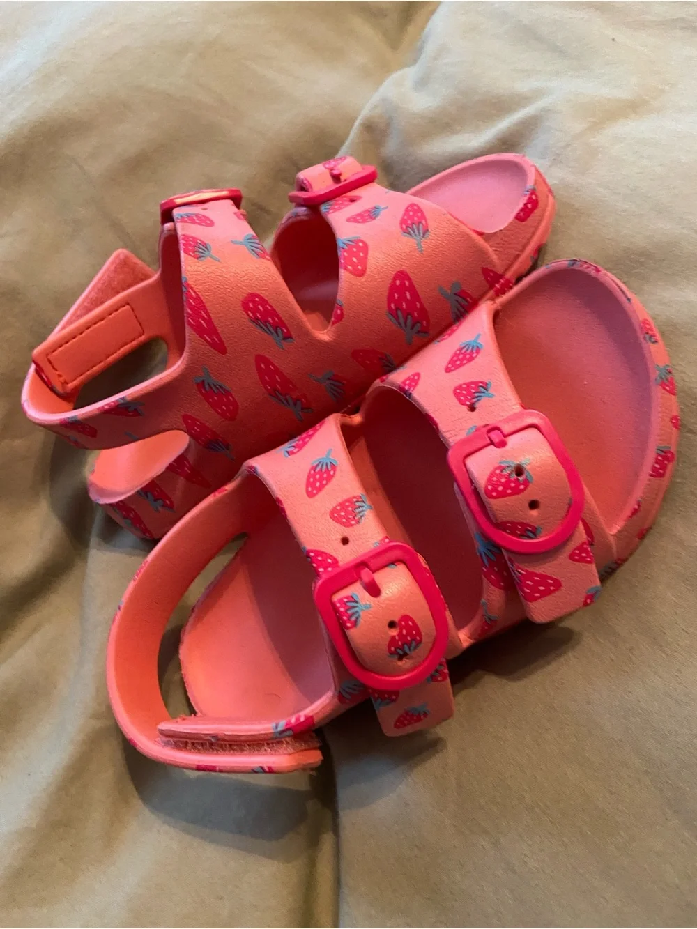 Strawberry 9/10T sandals